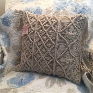 Two’s Company Macrame pillow, exquisite quality